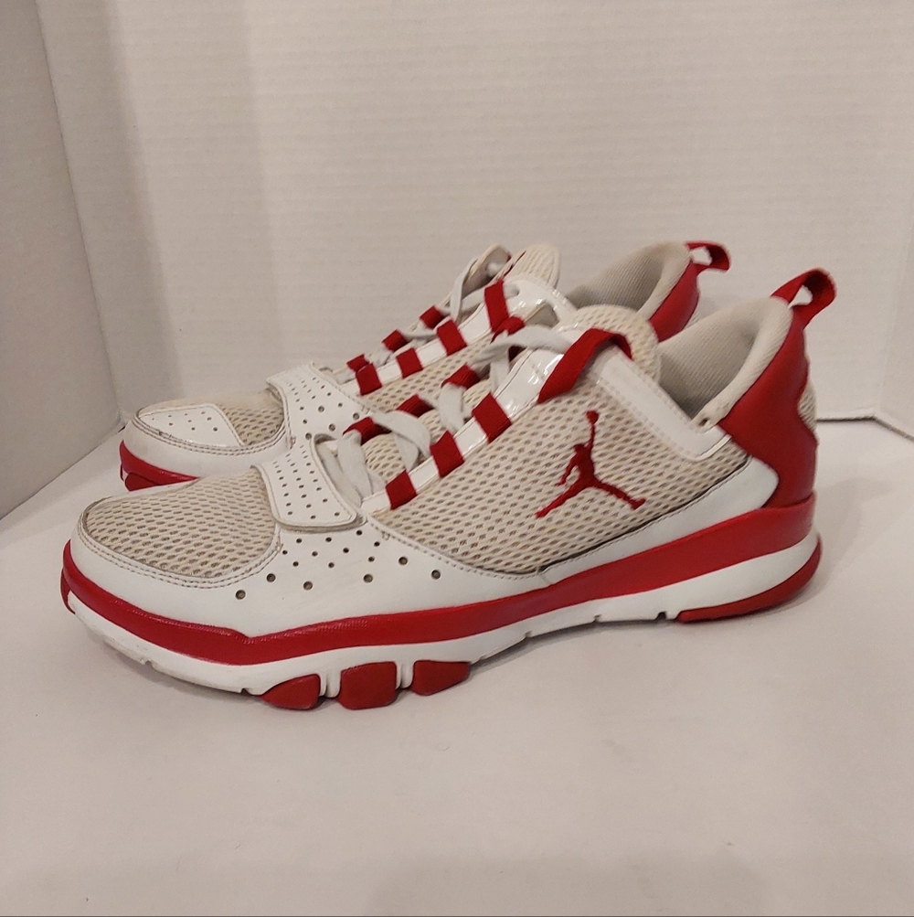 JORDAN TRUNNER DOMINATE 11M PRE-OWNED